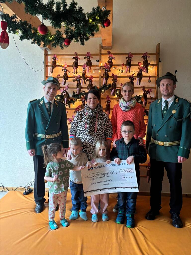 251202_Scheckübergabe_KiGa_2025